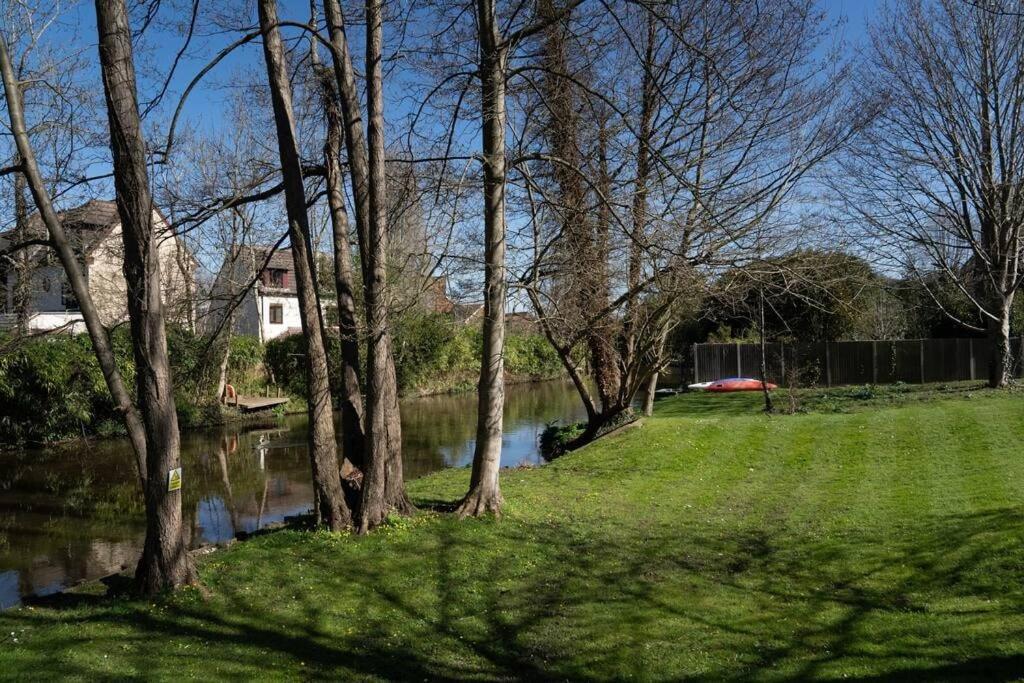 Surrey Hills Escape: Riverside Walks & Quick Links Godalming Extérieur photo