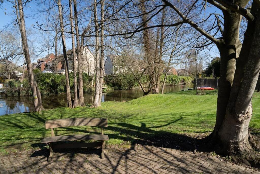 Surrey Hills Escape: Riverside Walks & Quick Links Godalming Extérieur photo
